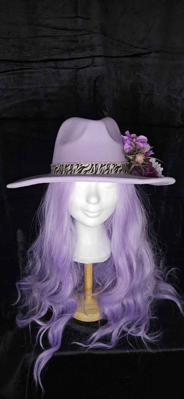 Cowboyhoed 'Violet Whisper'